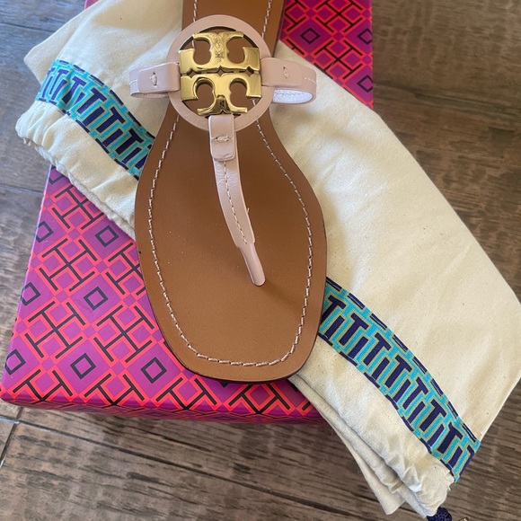 Brand new never worn Mini leather thong sandal dust bag included, size 9m. - Picture 4 of 5